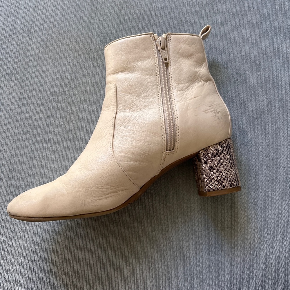Aerosoles Clayton Cream Ankle Boots with Snakeskin Heel Sz 6.5 - Picture 2 of 8